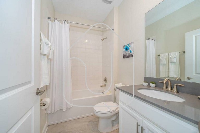 Luxo com 6 Quartos e Piscina! – Storey Lake