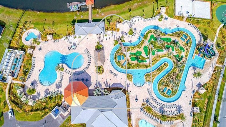 Luxo com 6 Quartos e Piscina! – Storey Lake