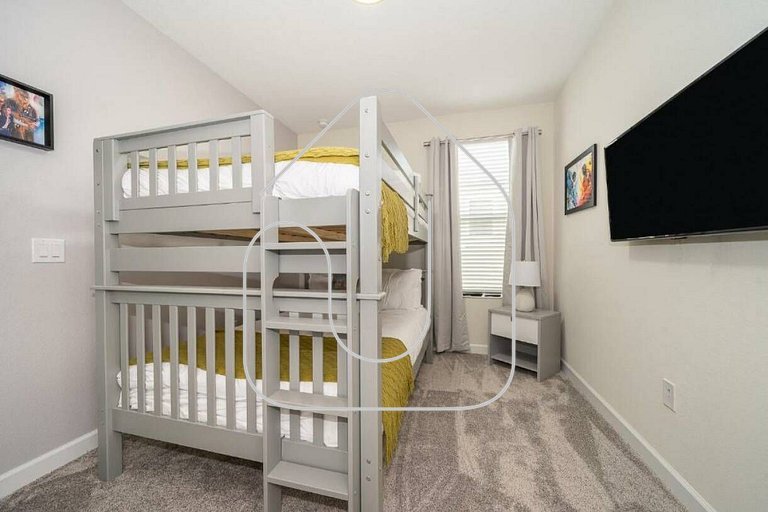 Luxo com 6 Quartos e Piscina! – Storey Lake