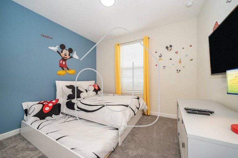 Luxo com 6 Quartos e Piscina! – Storey Lake