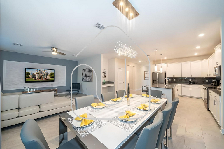 Sleeps 17 - Luxury 6BDHome with Pool – Storey Lake