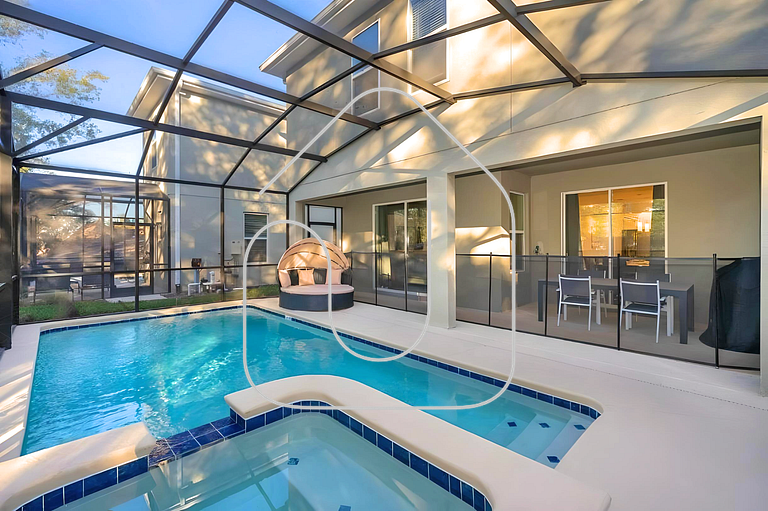 Luxo com 6 Quartos e Piscina! – Storey Lake