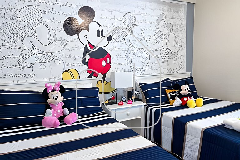 Cozy 4BR Home 5 Miles from Disney - 7105