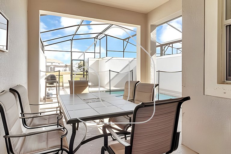 Spacious 4BR Home in Storey Lake -4914