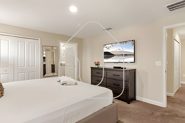 Spacious 4BR Home in Storey Lake -4914