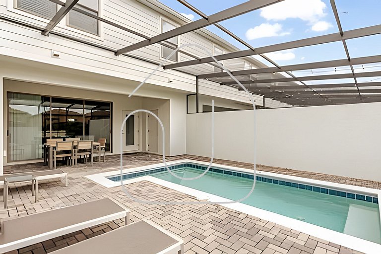 Windsor 5BR Retreat | Private Pool & Club