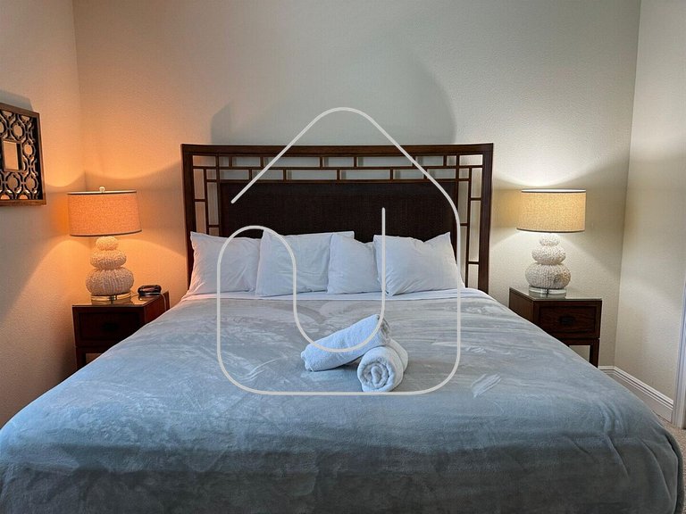 Luxury 8BR Villa w/ Pool & Spa Near Disney