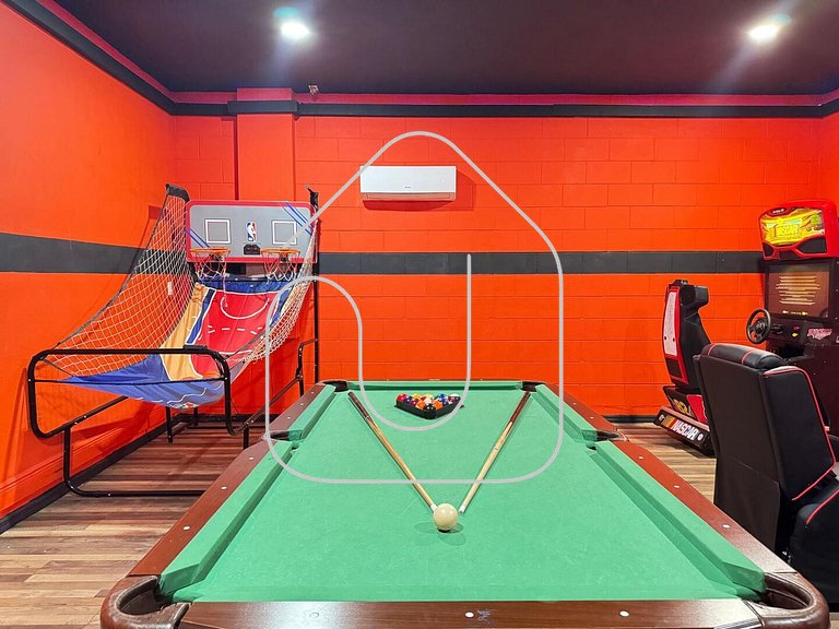 Luxury 8BR Villa w/ Pool & Spa Near Disney