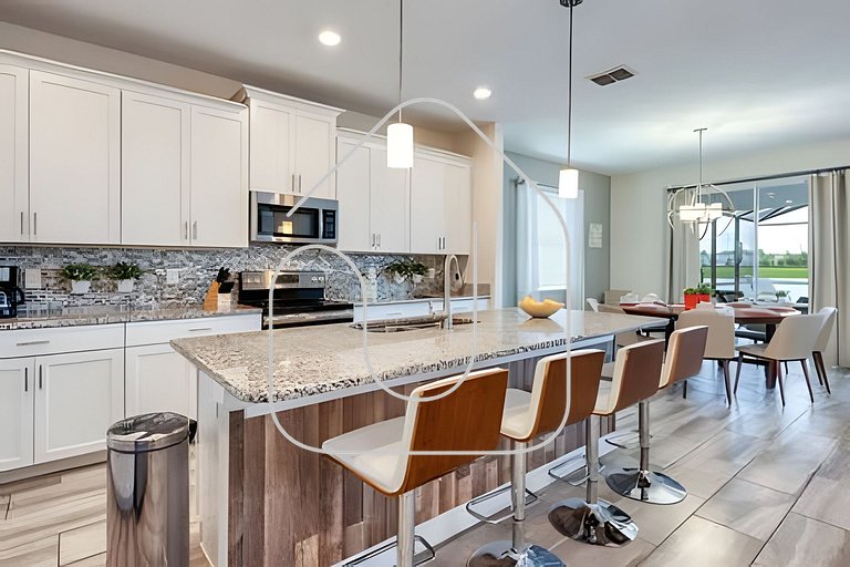 6BR Pool Home w/ Mickey + Avengers – Storey Lake