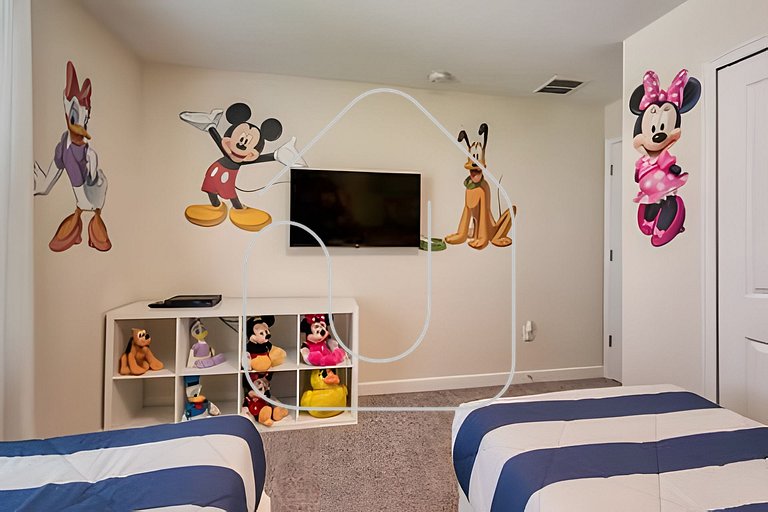 6BR Pool Home w/ Mickey + Avengers – Storey Lake