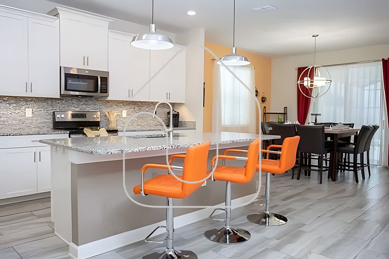 6BR Townhome w/ Pool – 10 Min to Disney