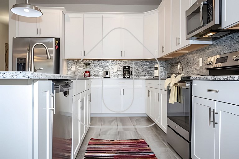 6BR Townhome w/ Pool – 10 Min to Disney