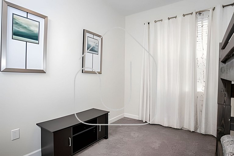 6BR Townhome w/ Pool – 10 Min to Disney