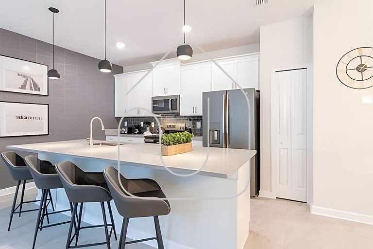 4BR Storey Lake w/ Pool & Mickey Room