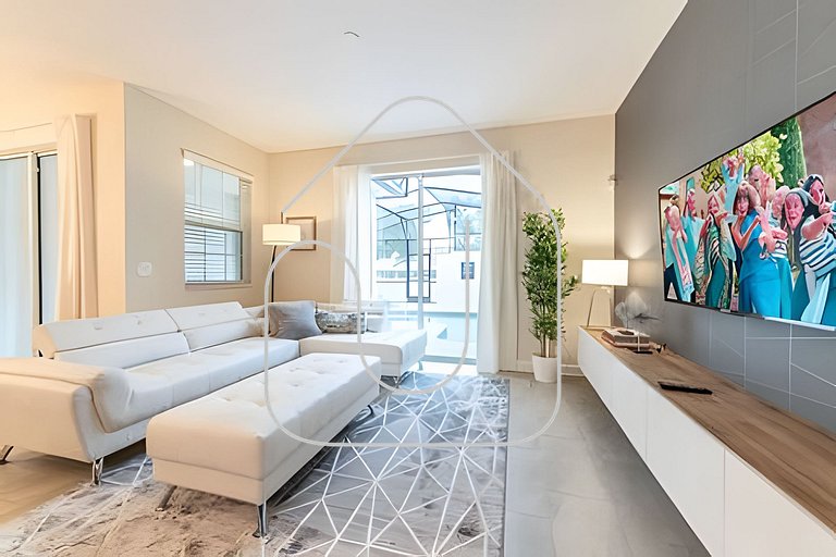 4BR Storey Lake w/ Pool & Mickey Room