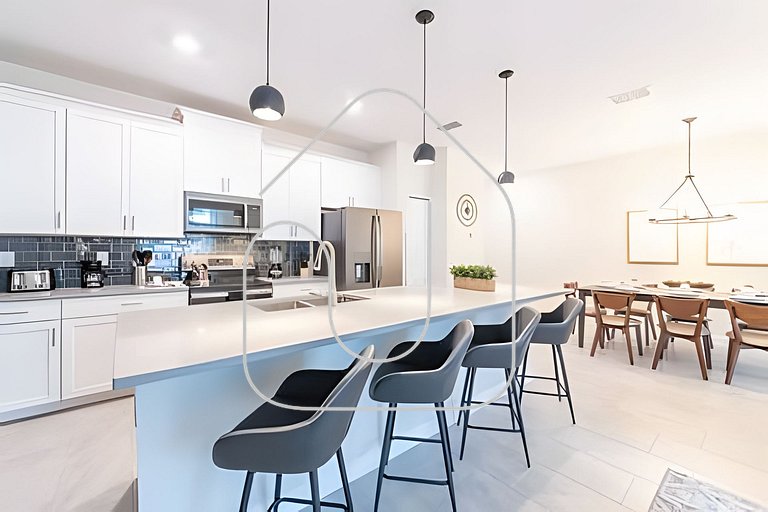 4BR Storey Lake w/ Pool & Mickey Room