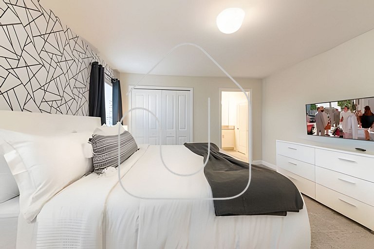 4BR Storey Lake w/ Pool & Mickey Room