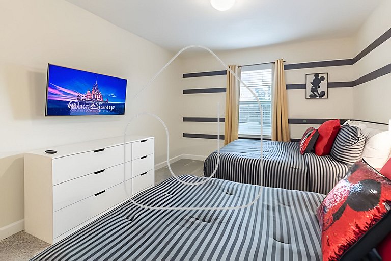 4BR Storey Lake w/ Pool & Mickey Room