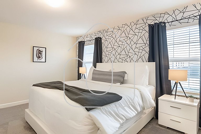 4BR Storey Lake w/ Pool & Mickey Room