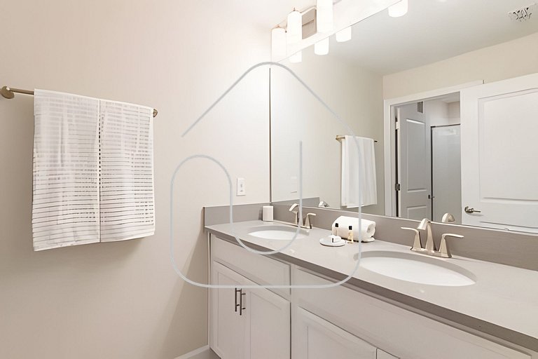 4BR Storey Lake w/ Pool & Mickey Room