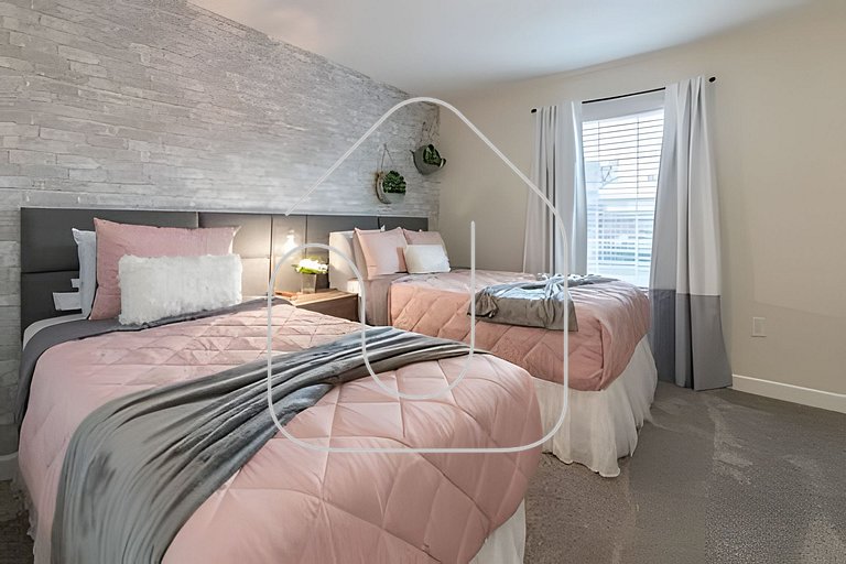 4BR Storey Lake w/ Pool & Mickey Room