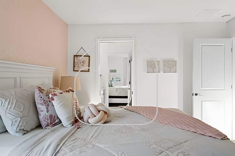 Luxury 6BR Villa w/ Pool, Spa & Near Disney