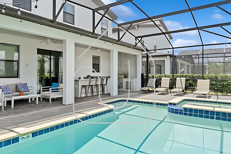6BR Storey Lake Villa w/ Pool, Spa & EV Charger