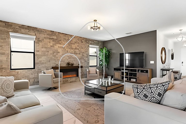 6BR Storey Lake Villa w/ Pool, Spa & EV Charger