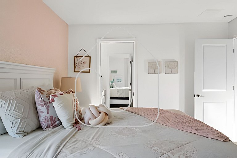 Villa 6Q Storey Lake c/ Piscina, Spa e EV Charger