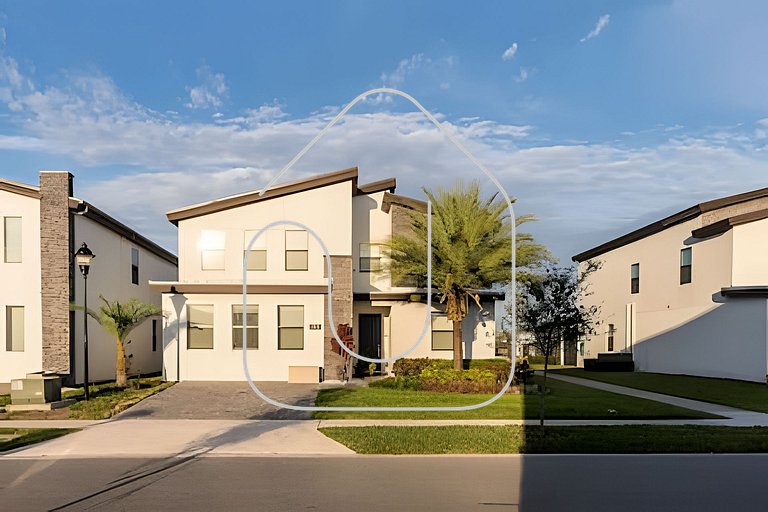 6BR Storey Lake Villa w/ Pool, Spa & EV Charger