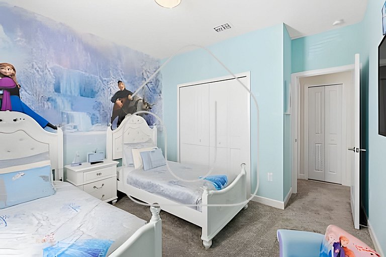 6BR Villa w/ Pool & Themed Rooms