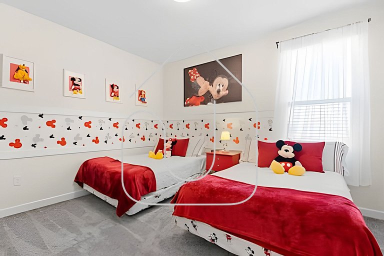 6BR Villa w/ Pool & Themed Rooms