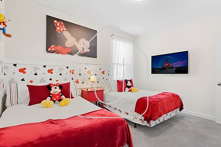 6BR Villa w/ Pool & Themed Rooms