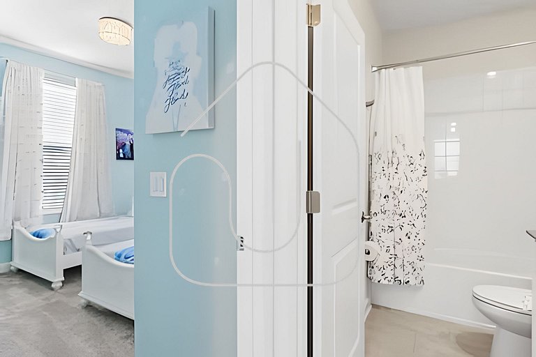 6BR Villa w/ Pool & Themed Rooms