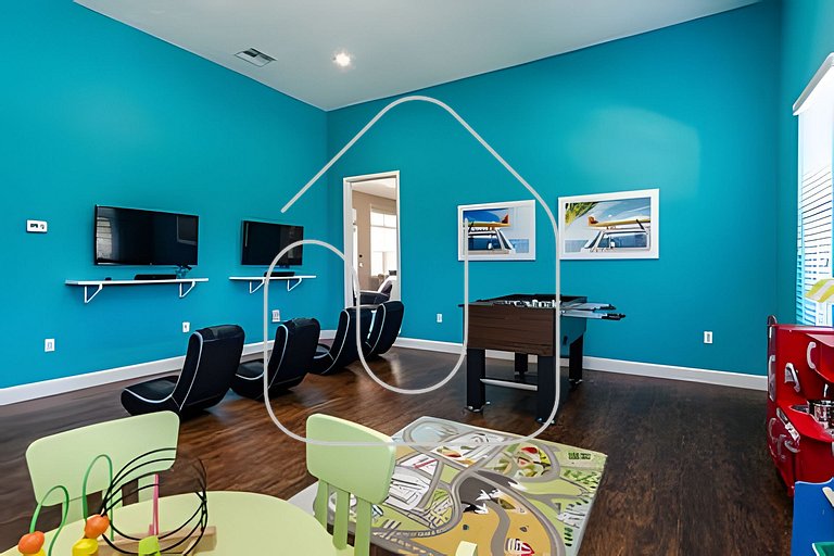 Disney 3BR Townhome w/ Pool & Mickey Theme