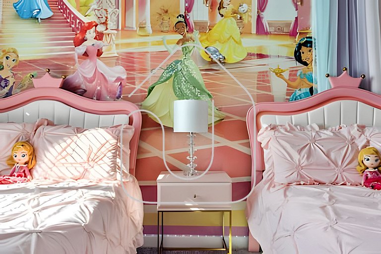 5BR Villa w/ Pool, Game Room + Themes Near Disney