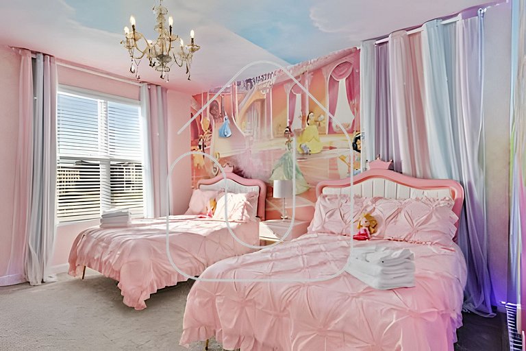 5BR Villa w/ Pool, Game Room + Themes Near Disney