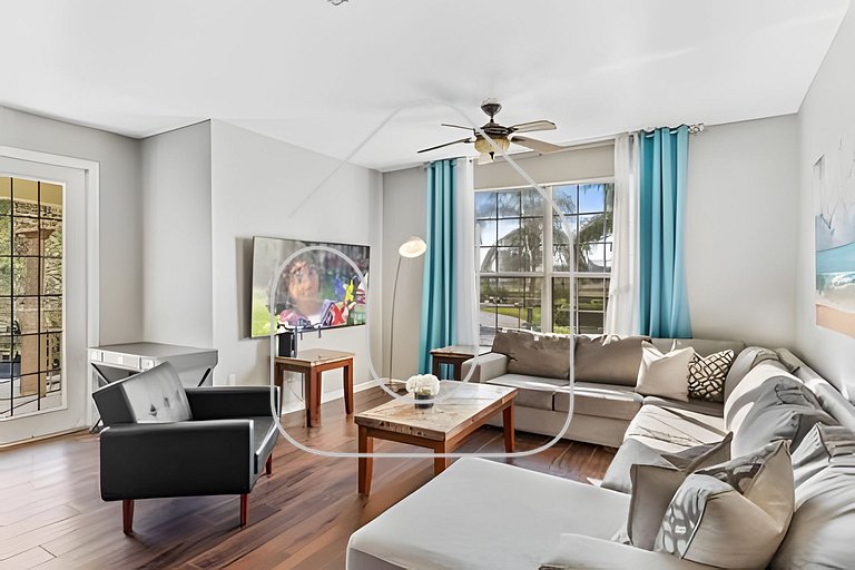 Vista Cay 4BR Condo w/ Balcony & Foosball Fun