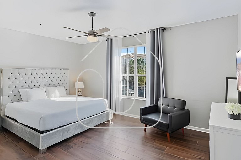 Vista Cay 4BR Condo w/ Balcony & Foosball Fun