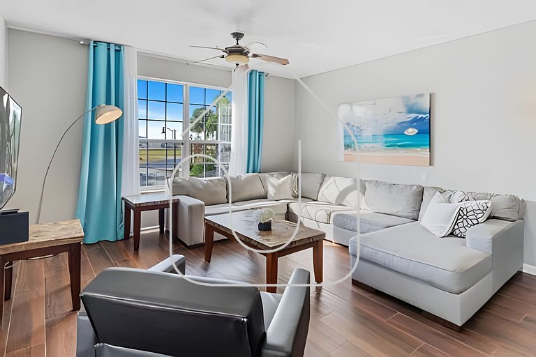 Vista Cay 4BR Condo w/ Balcony & Foosball Fun