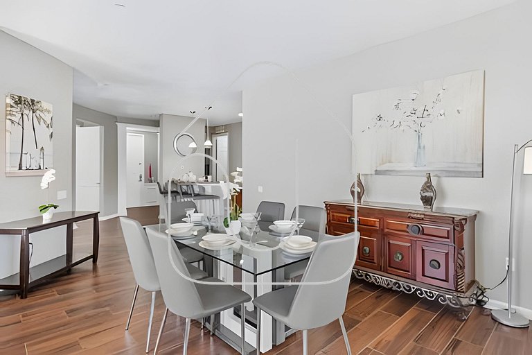 Vista Cay 4BR Condo w/ Balcony & Foosball Fun