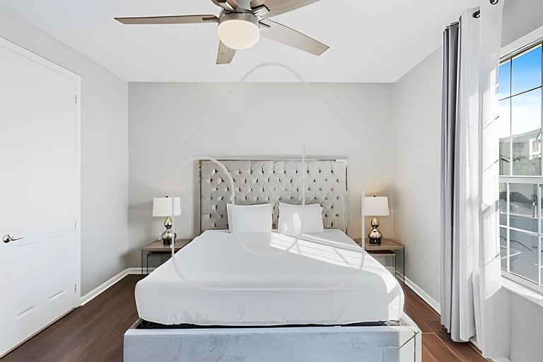 Vista Cay 4BR Condo w/ Balcony & Foosball Fun