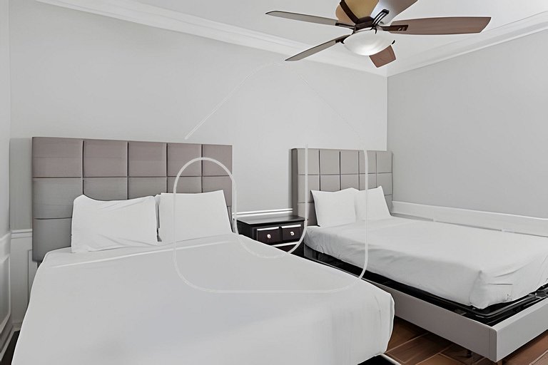 Vista Cay 4BR Condo w/ Balcony & Foosball Fun