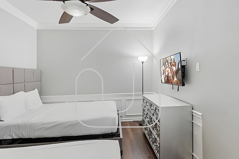 Vista Cay 4BR Condo w/ Balcony & Foosball Fun