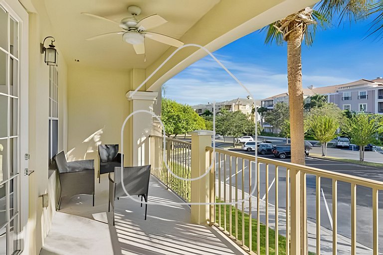 Vista Cay 4BR Condo w/ Balcony & Foosball Fun
