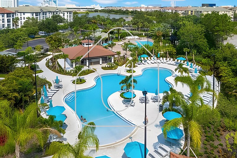 Vista Cay 4BR Condo w/ Balcony & Foosball Fun