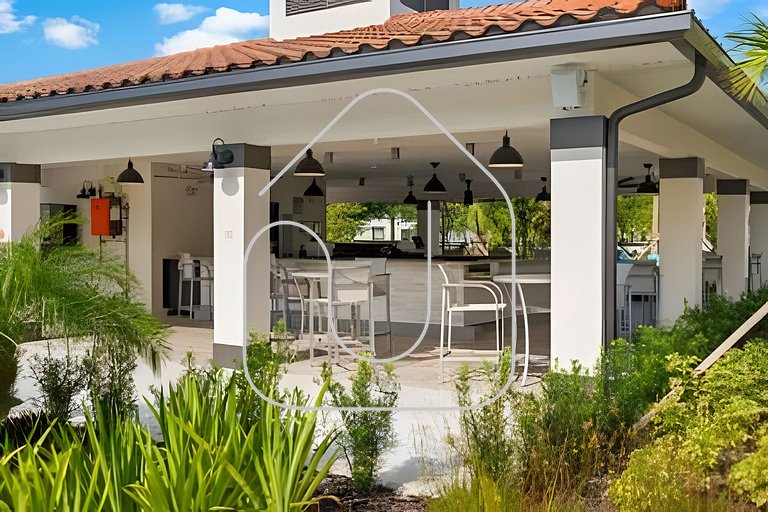 Vista Cay 4BR Condo w/ Balcony & Foosball Fun