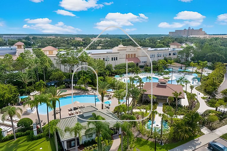 Vista Cay 4BR Condo w/ Balcony & Foosball Fun