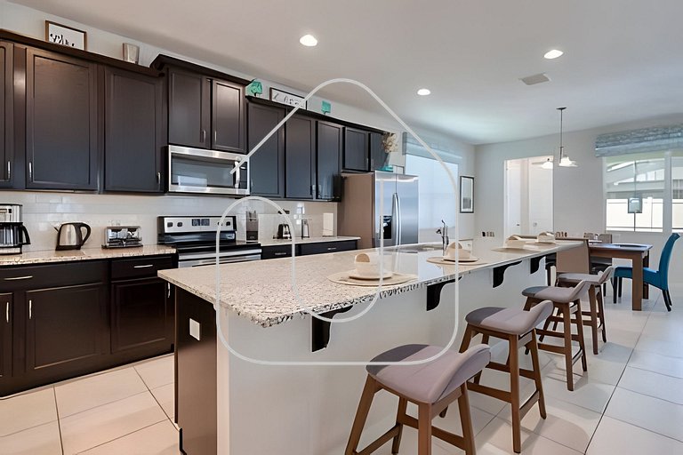 Modern 6BR Villa w/ Pool & Resort Access