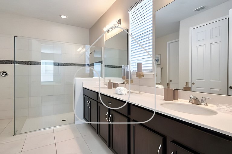 Modern 6BR Villa w/ Pool & Resort Access